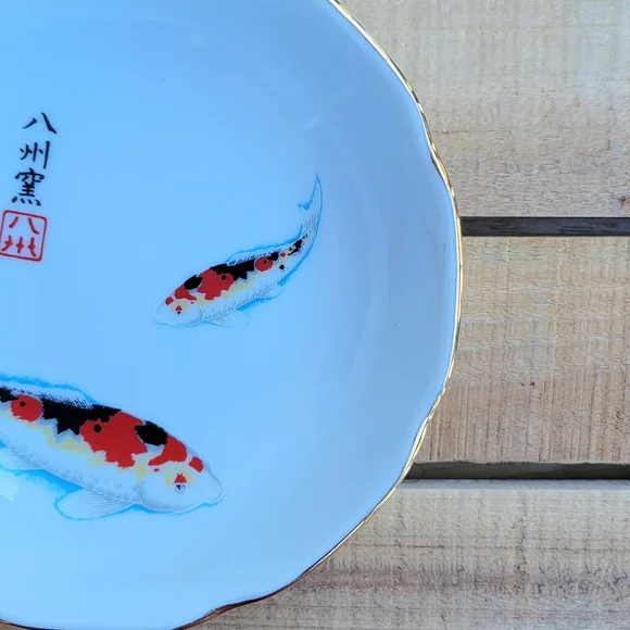Vintage Japanese Flower-Shaped Bowl With Koi Fish Gold Trim Marked Hasshu-Gama - Picture 8 of 16